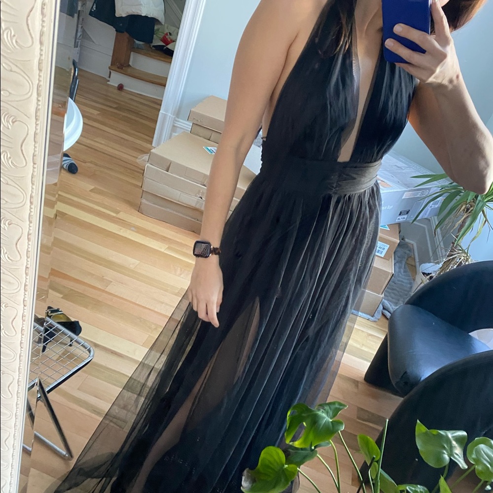 Black Gown - Picture 2 of 4